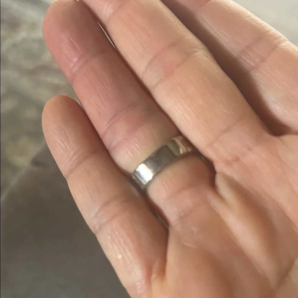 Elegant Silver Women's Ring Size 6 - Picture 2 of 10